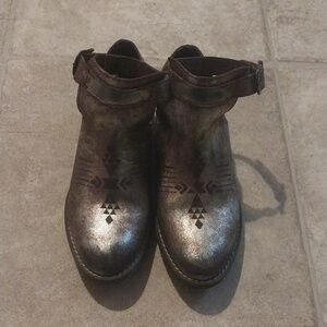 Sbicca Vintage Collection Peaceout Metallic Ankle Booties  Size 6